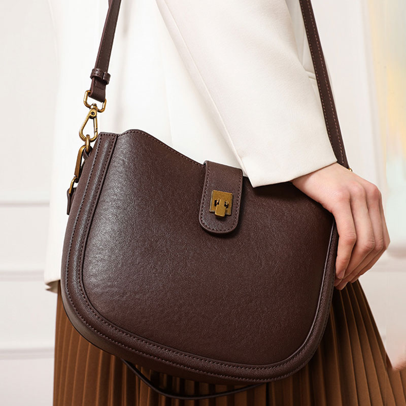 New Cowhide Women‘s Shoulder B - Interior Design News avis et prix